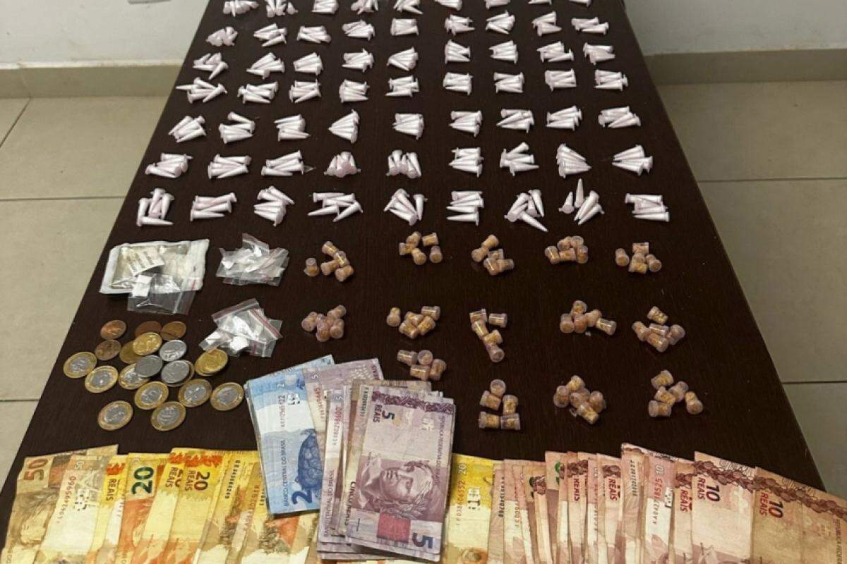 Homem é preso por tráfico e policiais são hostilizados por populares no distrito de Nova Veneza.