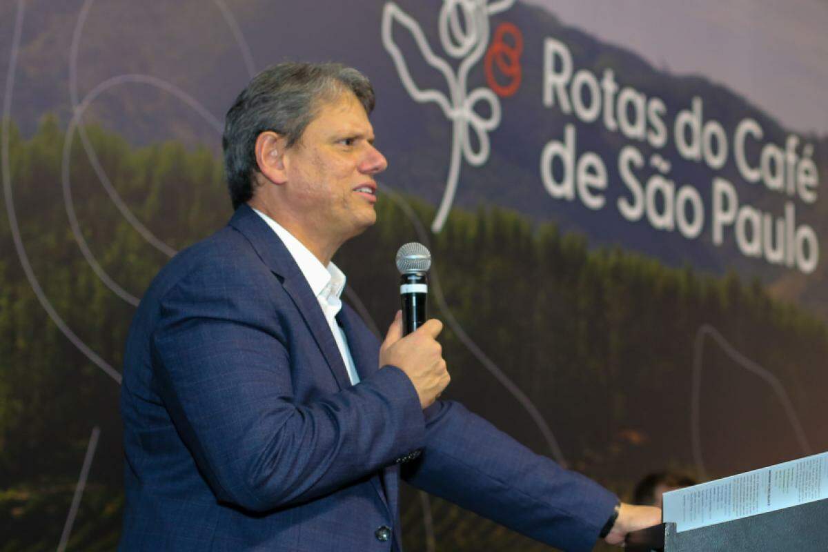 Tarcísio falou com a reportagem no Palácio dos Bandeirantes, na saída do evento que lançou rotas turísticas e comerciais do setor do café