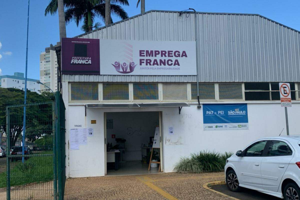 Emprega Franca fica em prédio anexo à rodoviária 