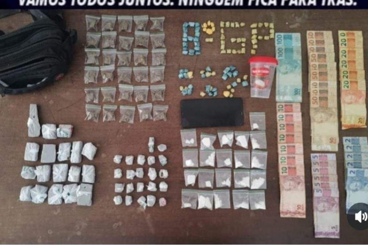 Suspeito foi flagrado com porções de maconha, crack e cocaína; parte da droga estava escondida em galpão abandonado
