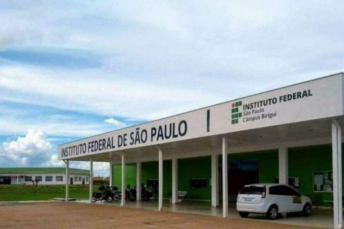 Unidade do bairro Portal da Pérola oferece cursos noturnos de Administração e Automação Industrial