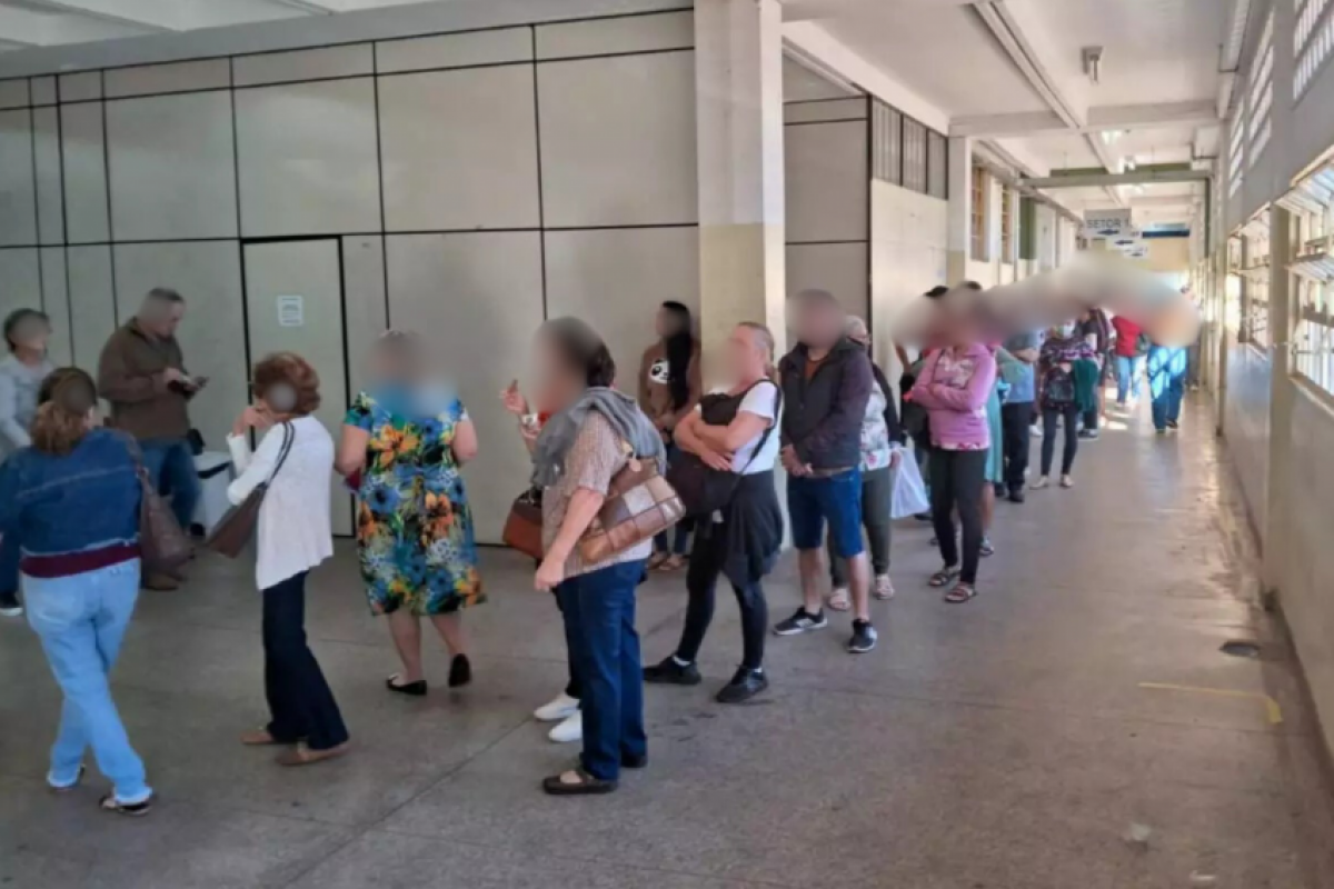 Problema antigo: fila no NGA de Franca em junho de 2024, por conta da queda do sistema