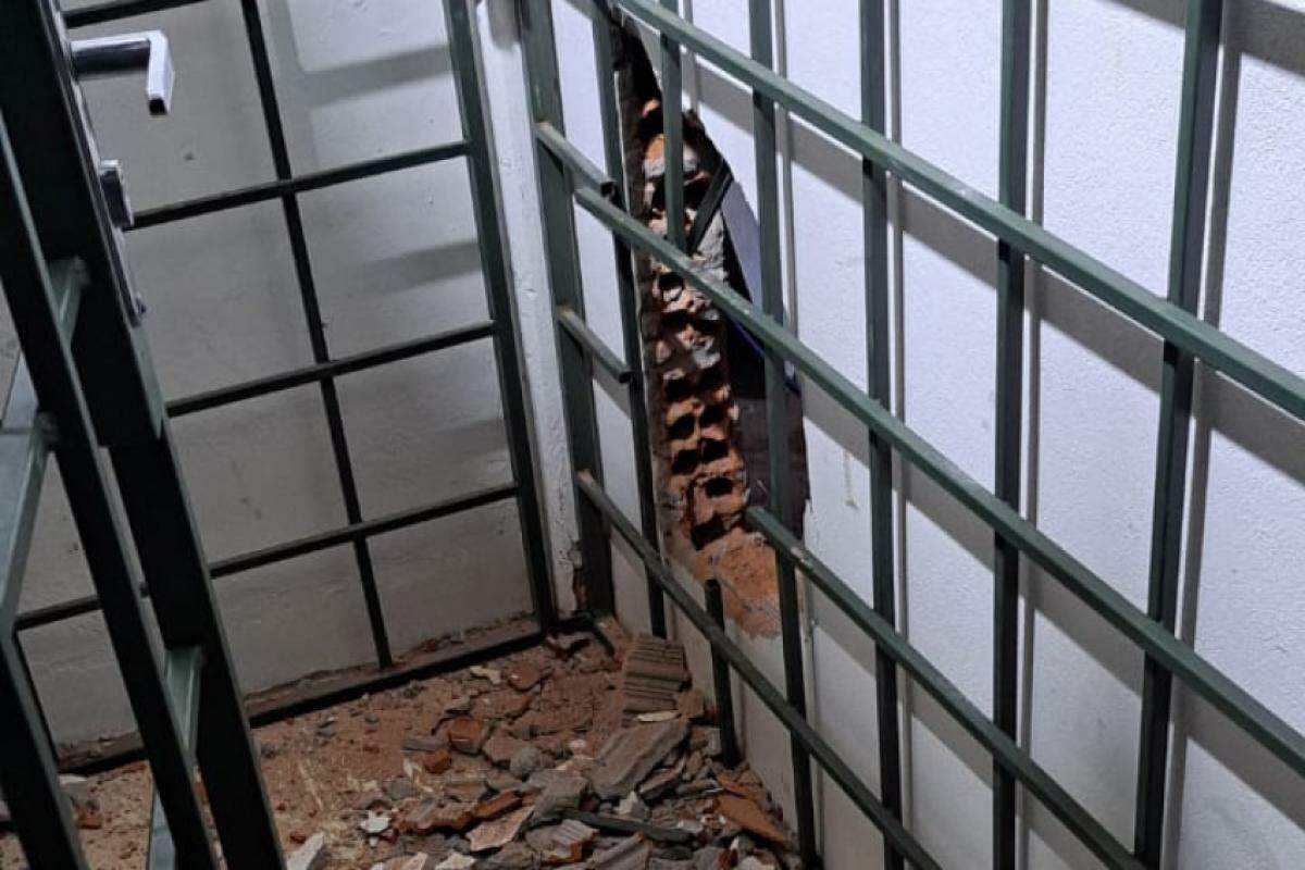 Mais de 60 armas e 30 mil munições desapareceram em ação articulada com acesso interno; investigação da DEIC revela trama criminosa