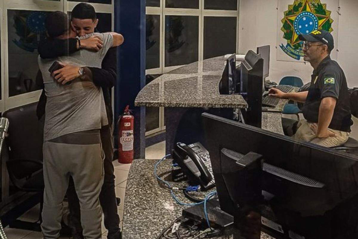Momento do reencontro entre filho e pai no Vale do Paraíba