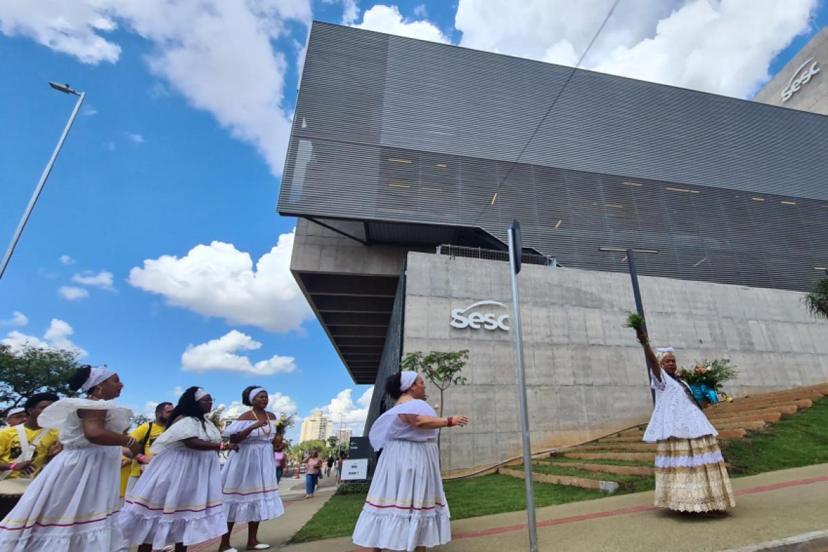 Celebrações na frente do Sesc Franca
