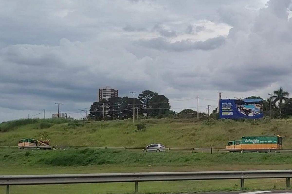 Concessionária durante atendimento no local do acidente
