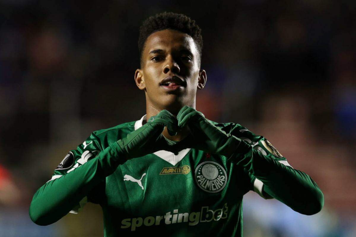 A joia do alviverde, Estêvão, marcou um dos gols da vitória