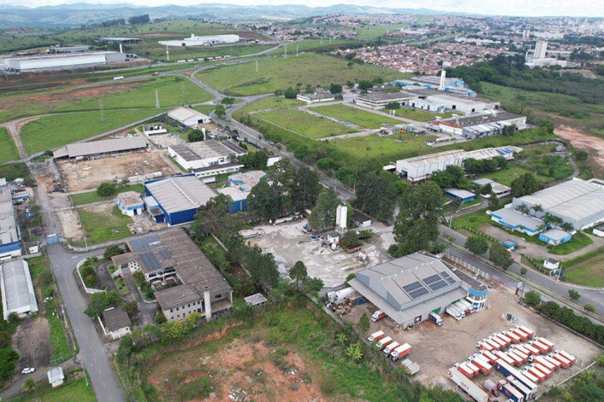 Vista aérea de distrito industrial de Taubaté