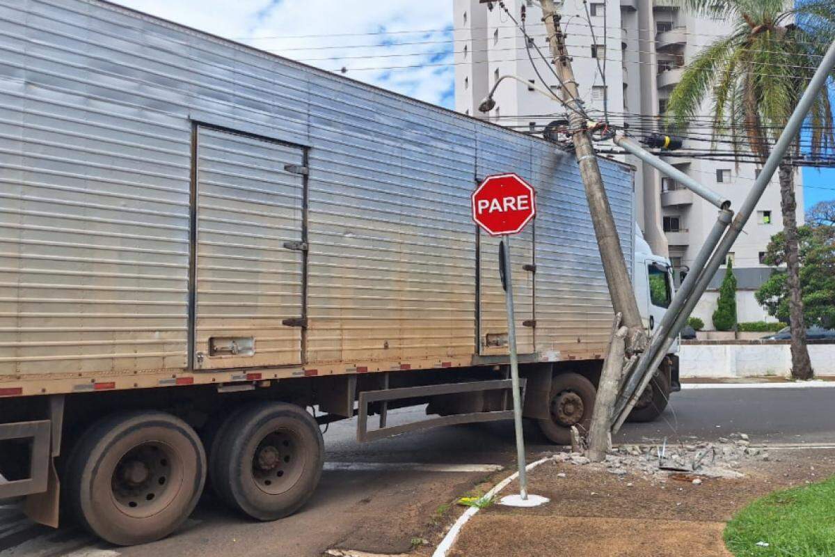 Acidente ocorreu no início da tarde desta quinta-feira, 17