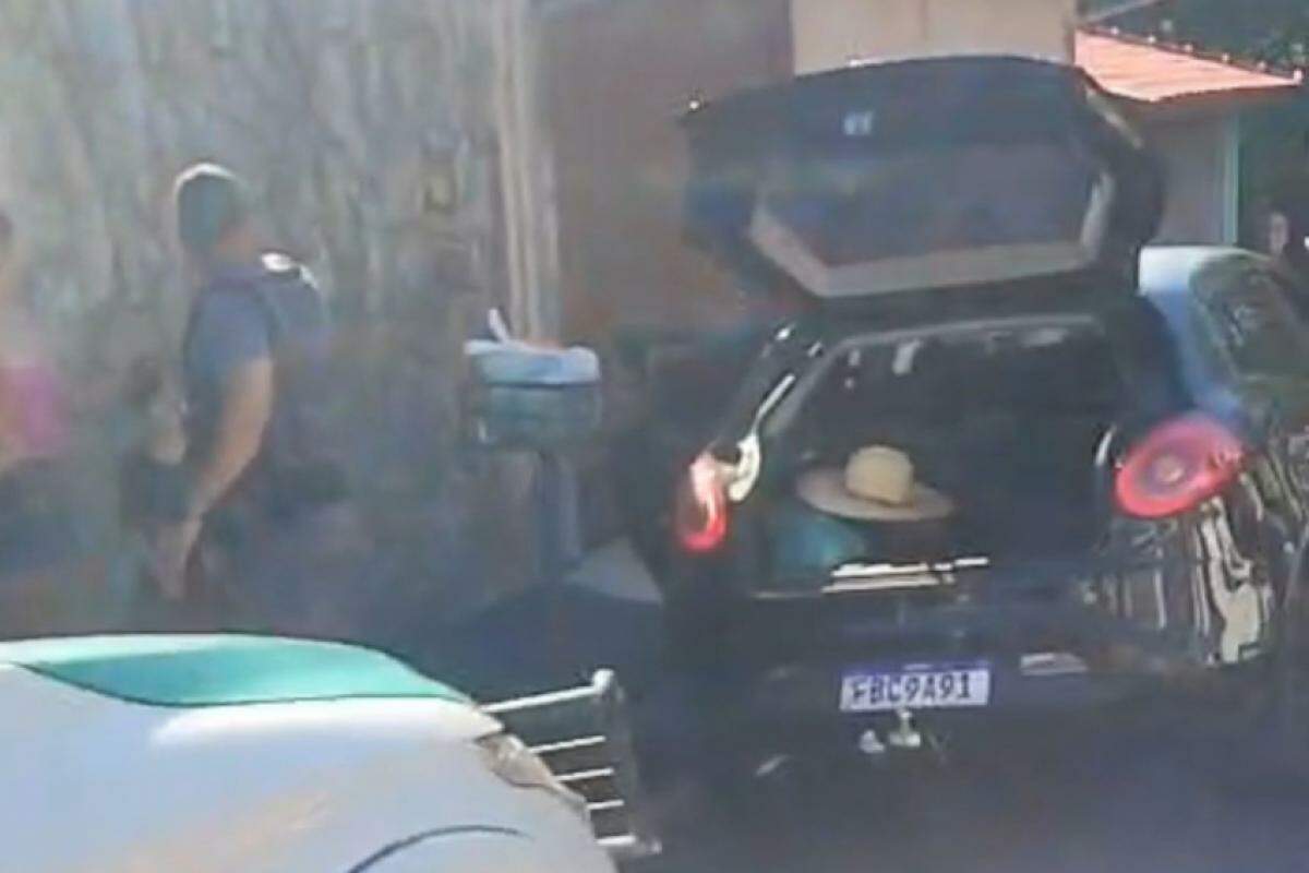 Carro onde a criança foi encontrada no porta-malas