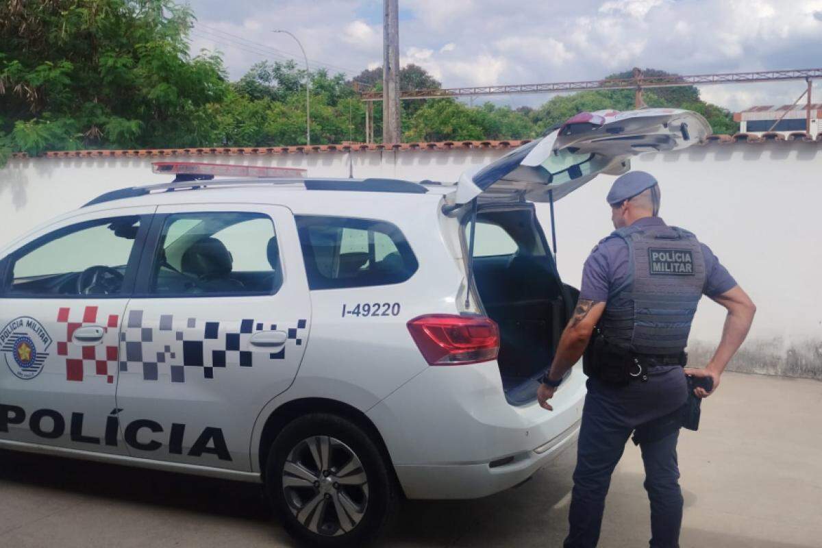 Políciais encontraram quase R$ 300 e um baseado de maconha