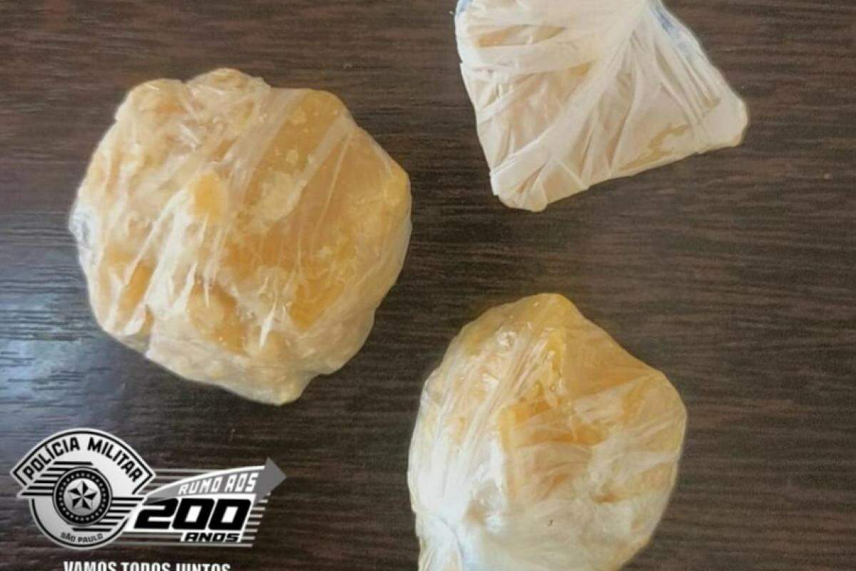 Suspeito foi flagrado com porções de crack e dinheiro durante patrulhamento no bairro Jardim Europa, em Andradina