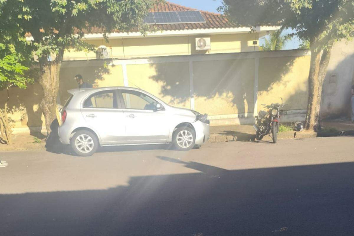 Carro e moto envolvidos em acidente em Birigui