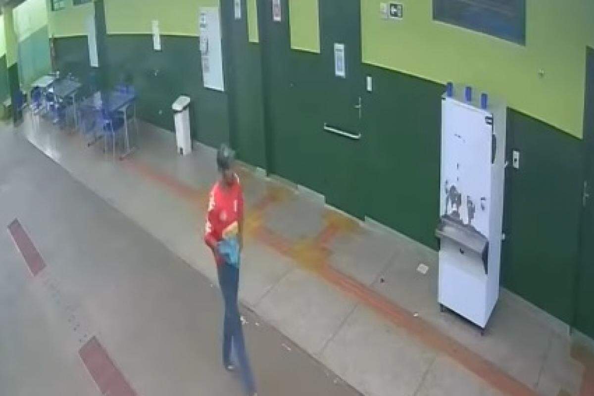Ladrão 'cagão' furta escola e deixa rastro de sujeira