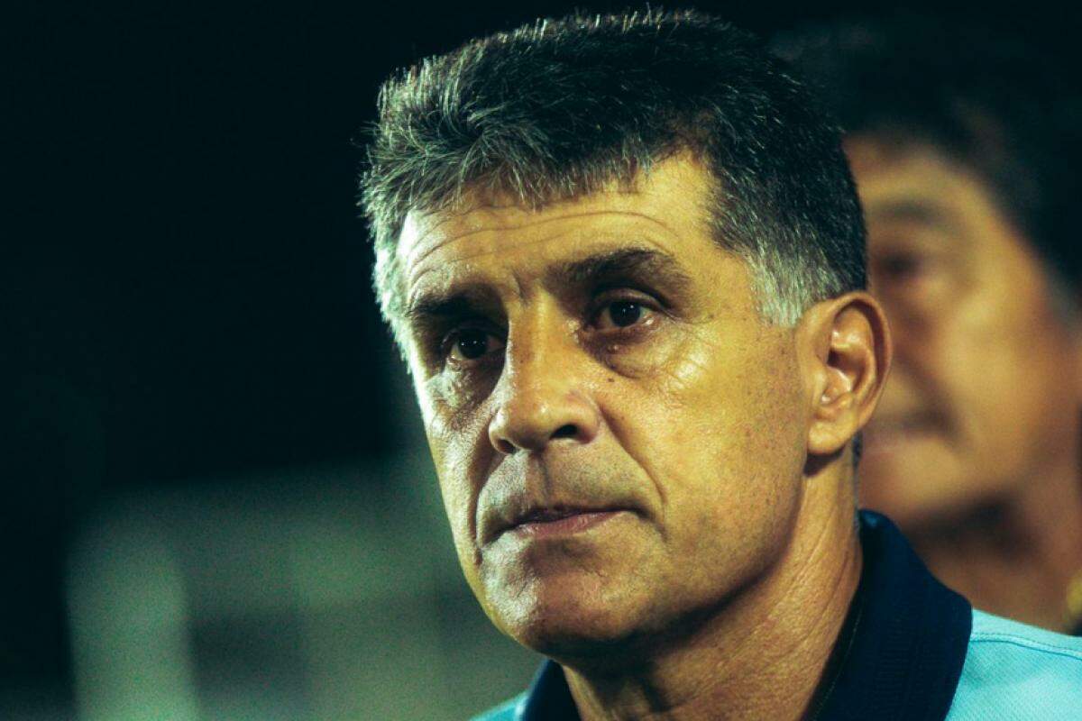 O técnico Wallace Lemos deixou o comando da AEA