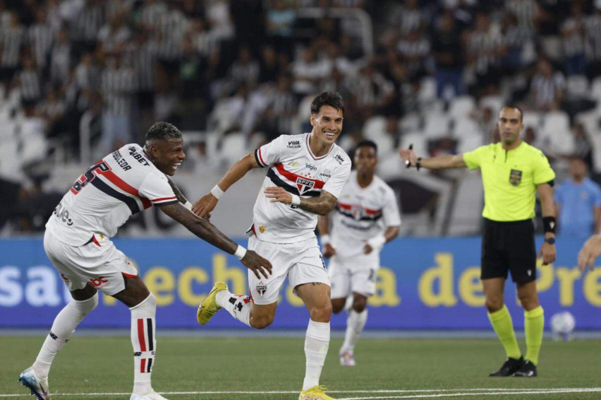 O atacante Ferreirinha marcou um dos gols contra o Botafogo