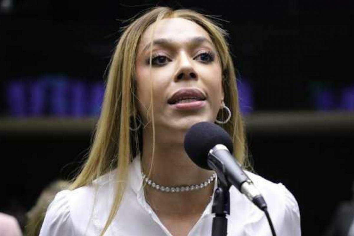 Governo Trump altera gênero de Erika Hilton para masculino em visto para EUA