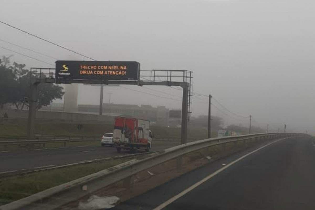 Trecho de rodovia em Bauru com neblina nesta sexta-feira