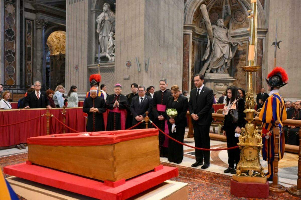 Missa de funeral de Francisco reunirá multidão na Praça São Pedro e seguirá com cortejo até Santa Maria Maior.