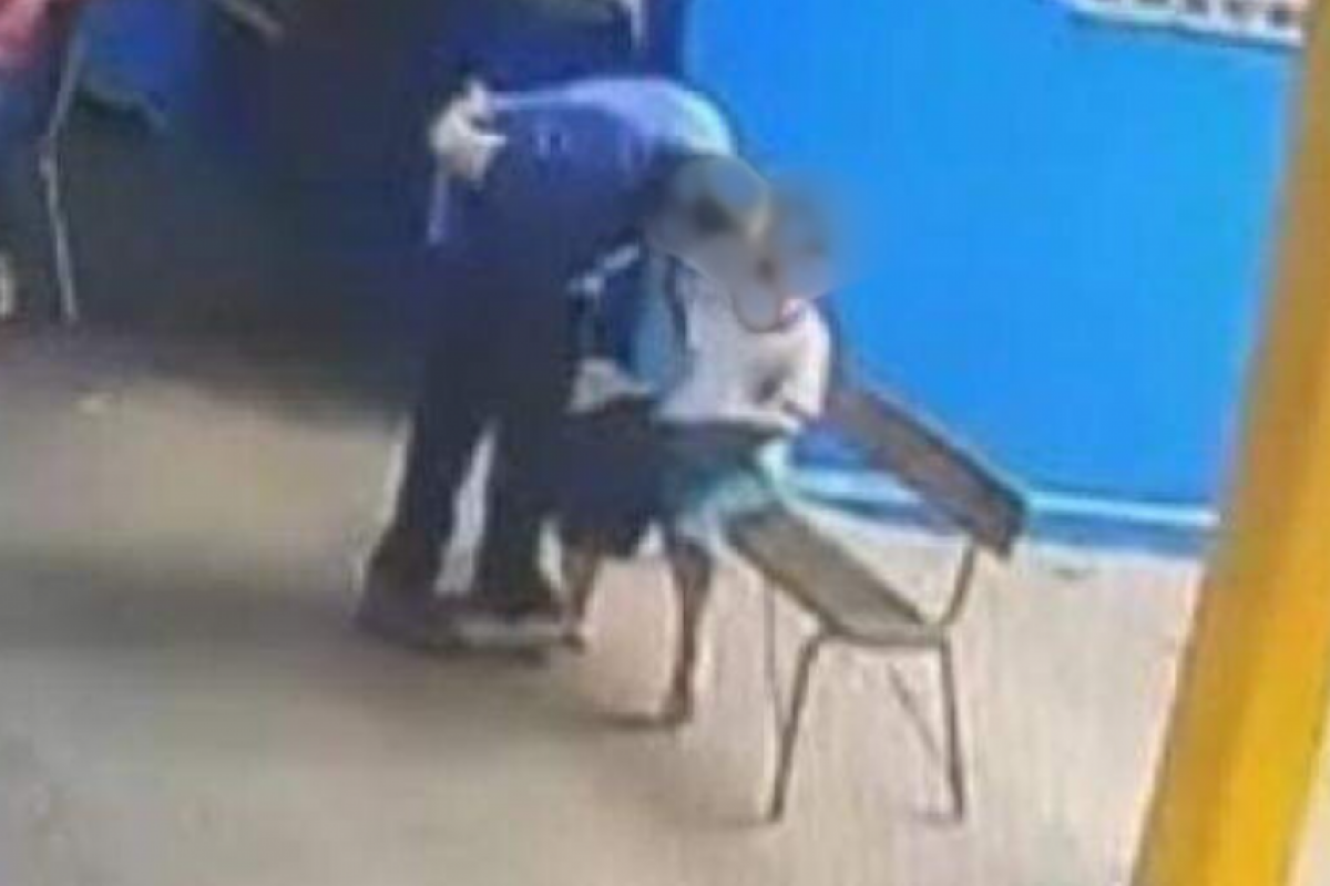 Agressão foi gravada por câmeras de segurança