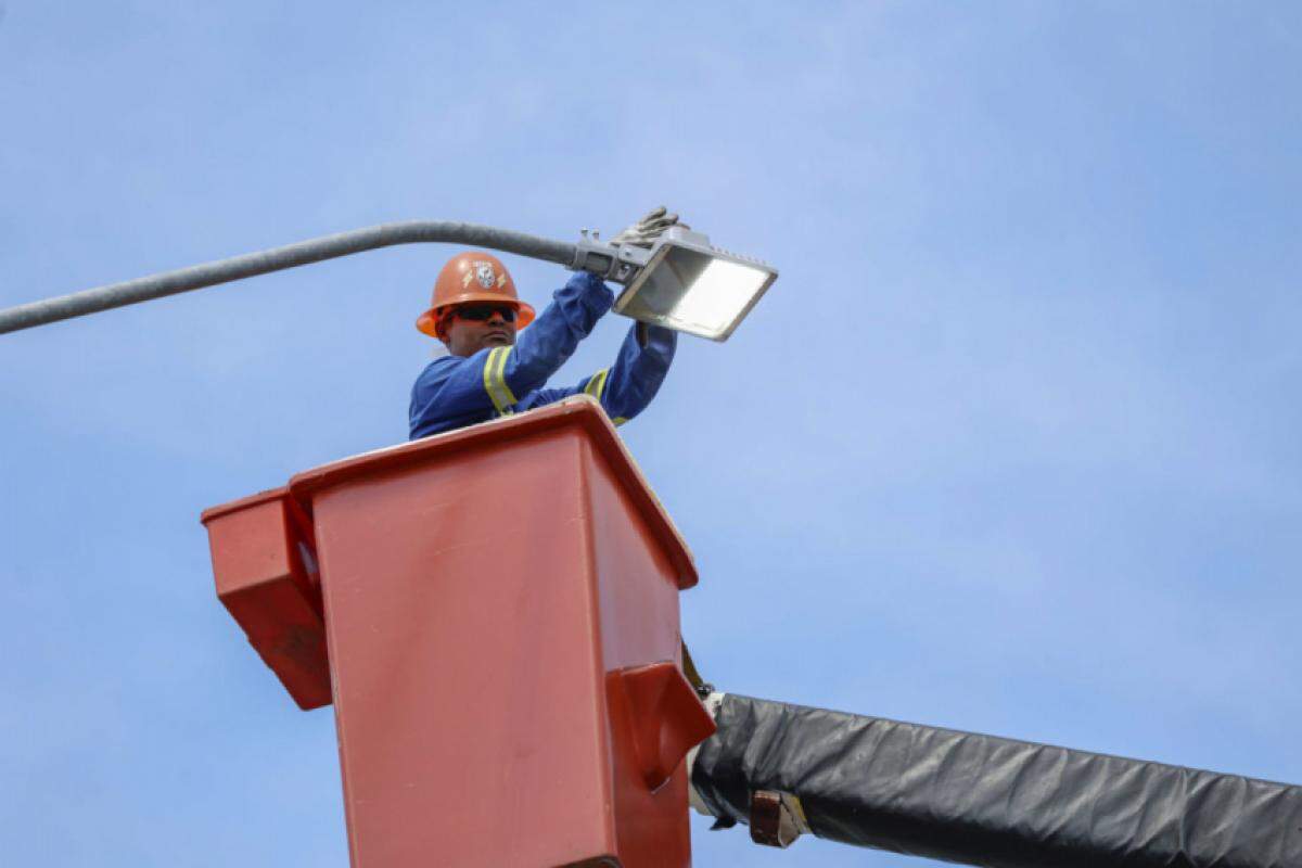 A modernização do sistema de iluminação pública tem como objetivo proporcionar mais segurança para os moradores e motoristas