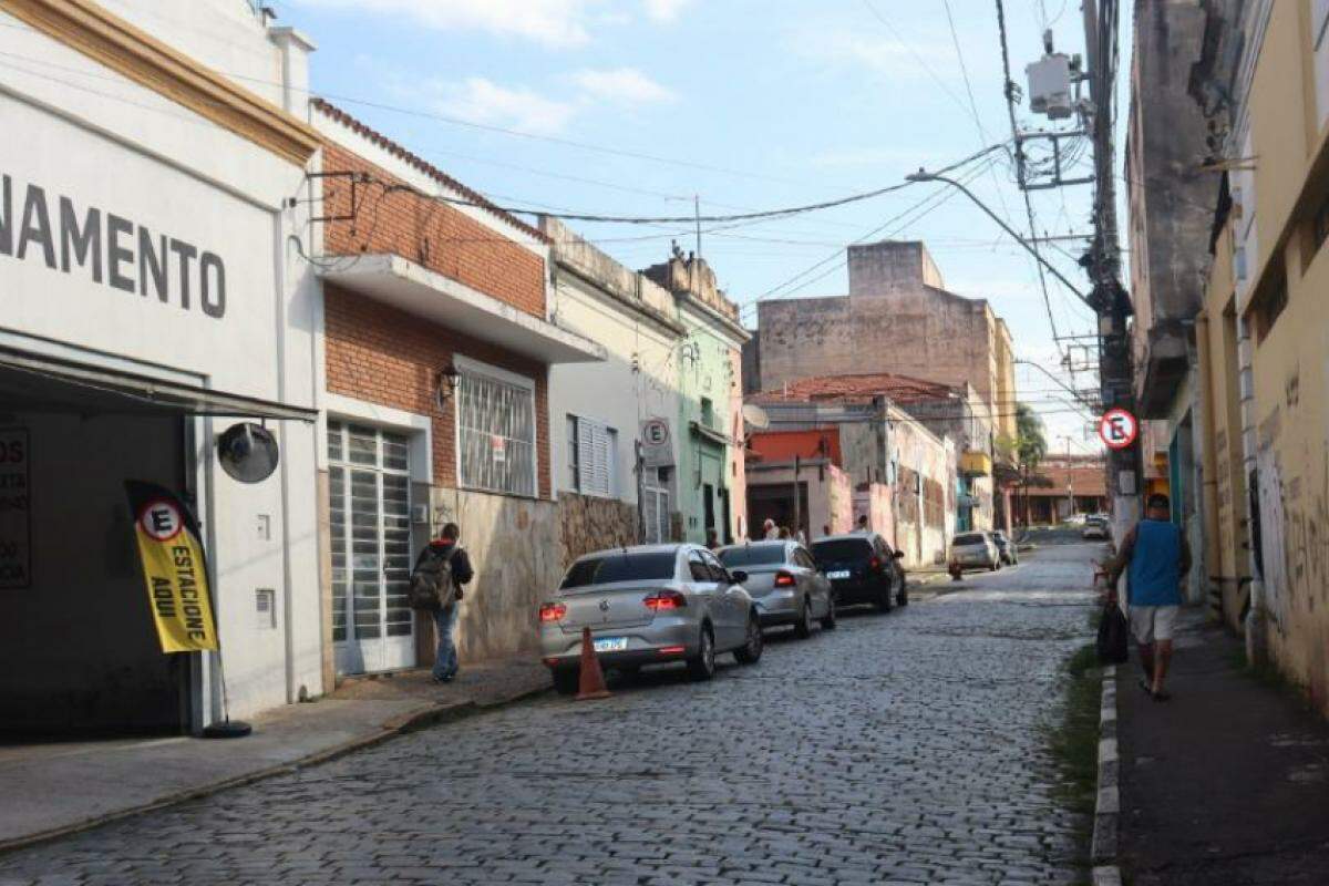 Mudança começou a valer nesta quarta-feira e altera direção do tráfego no Centro de Campinas.
