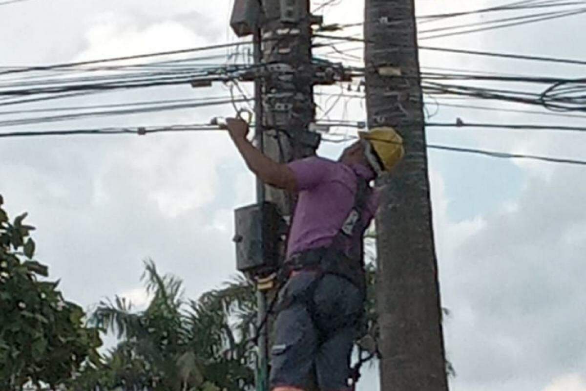 Funcionários de empresa de internet não apresentaram autorização exigida pela concessionária de energia