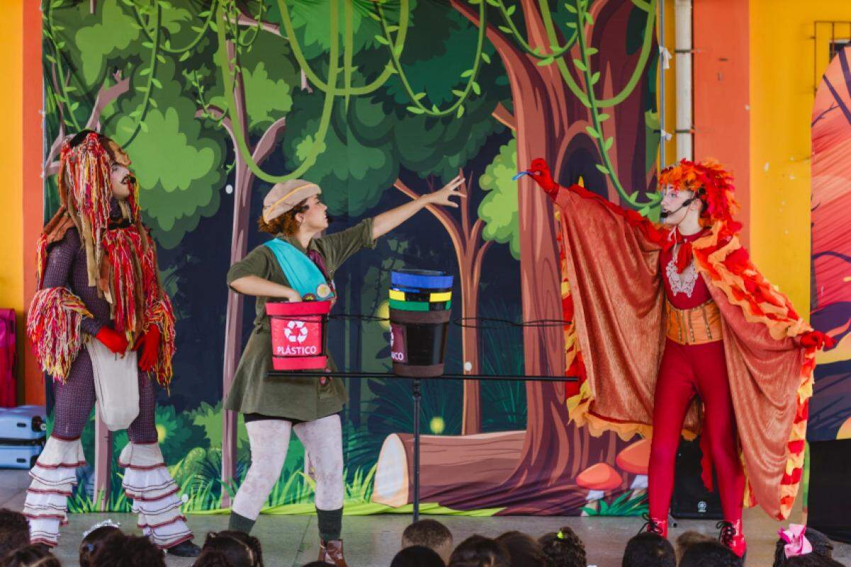 Ações consistem na circulação de uma peça de teatro com temática 'Meio Ambiente' e oficinas de iniciação teatral para crianças de escolas municipais