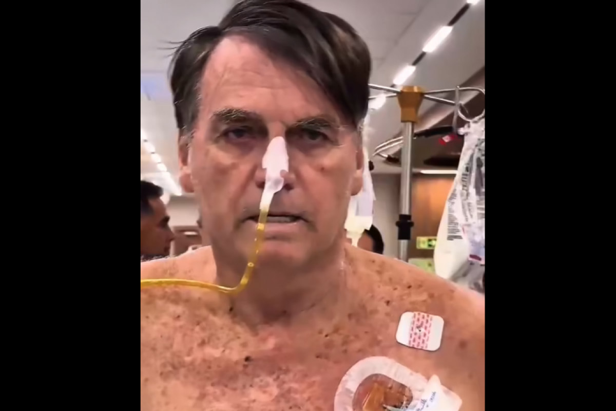 Ele se recupera de uma cirurgia para retirar aderências no intestino grosso.