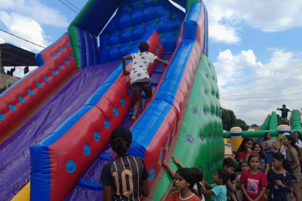 Serão disponibilizados brinquedos infláveis para as crianças no Lar Escola Rafael Maurício