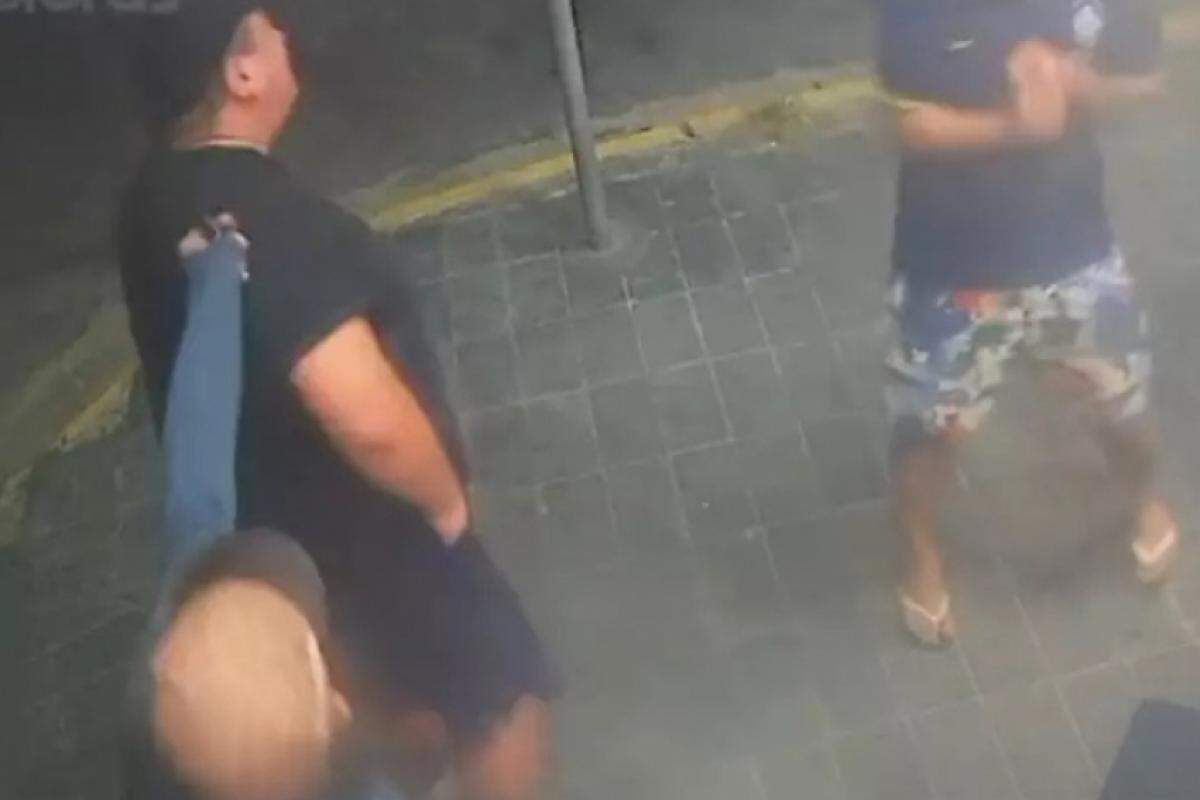 Um dos casos ocorreu em 4 de março, no bairro Travessão, quando um segurança foi assassinado a tiros dentro de uma farmácia
