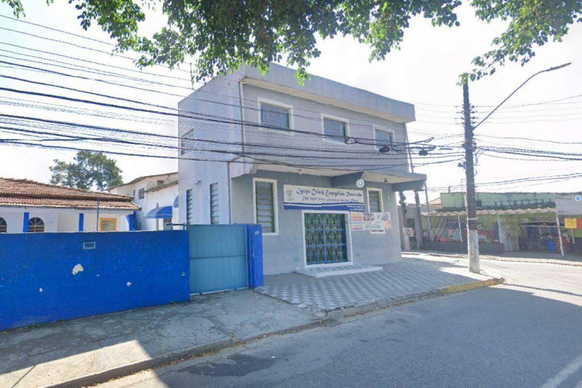 Homem foi preso após entrar escondido dentro da igreja