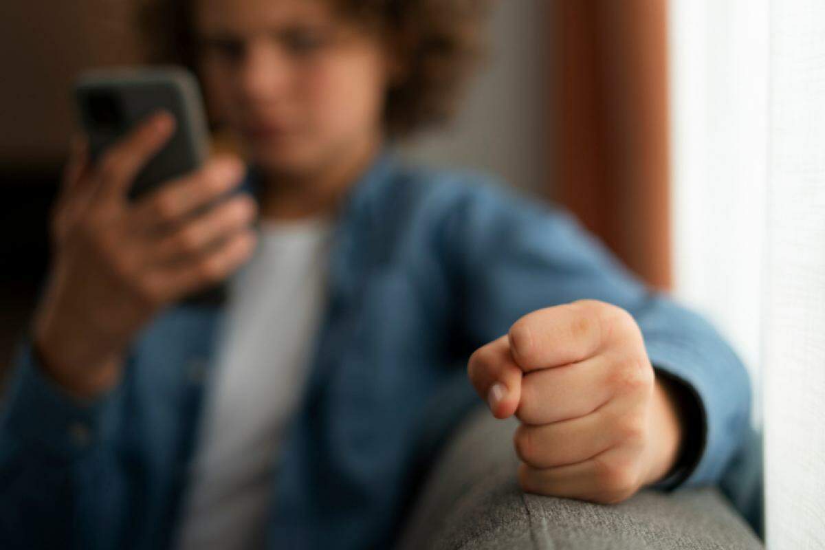 O cyberbullying, assim como o praticado presencialmente, é crime