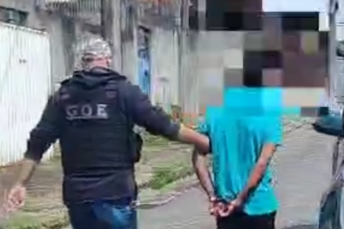 O indivíduo, conhecido pelo apelido de 'Irmão Leitão', foi localizado em uma residência no bairro Parque 3 Marias, em uma área de difícil acesso