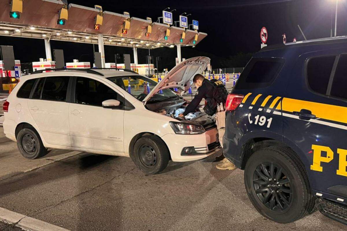 PRF em análise ao carro apreendido