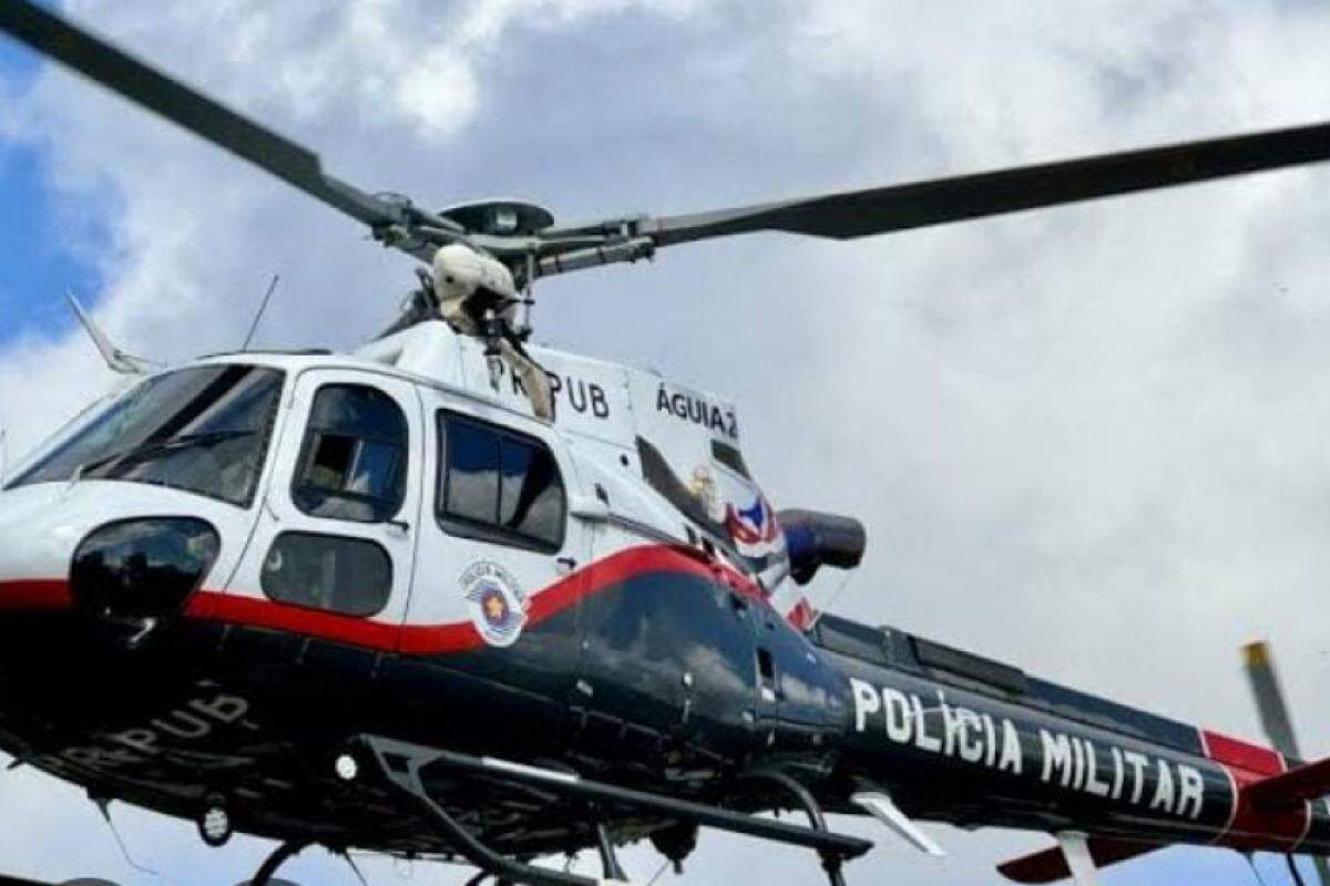 O helicóptero Águia auxilia nas buscas pelos criminosos, na região do Jardim Tulipas