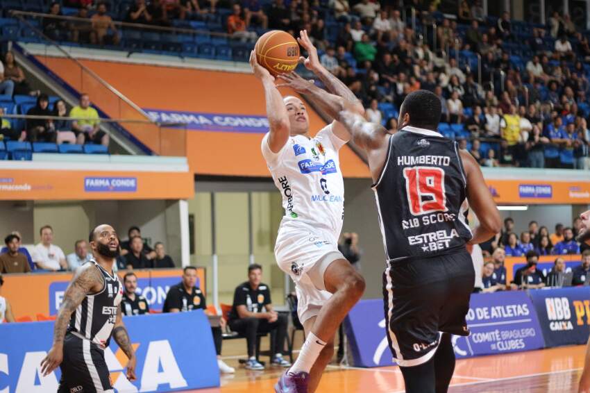 Lance do jogo entre São José x Vasco
