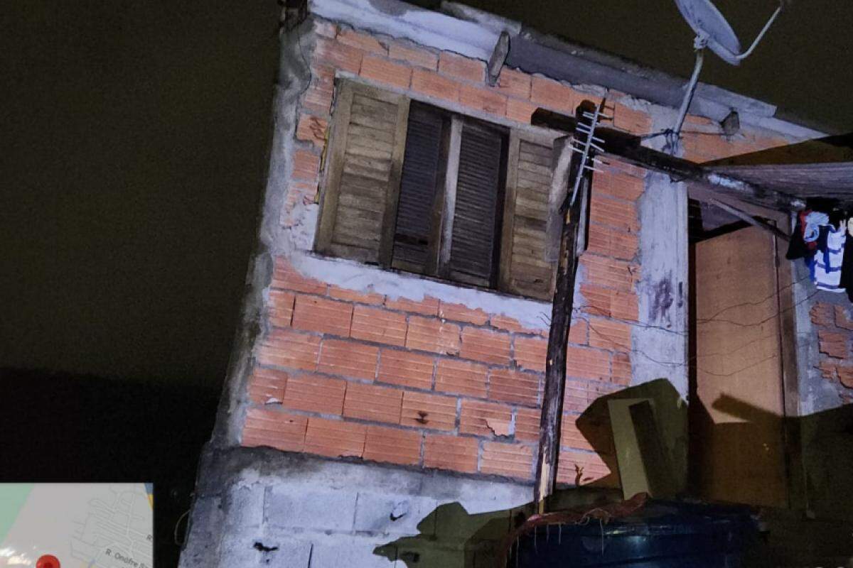 Casa foi interditada pela Defesa Civil