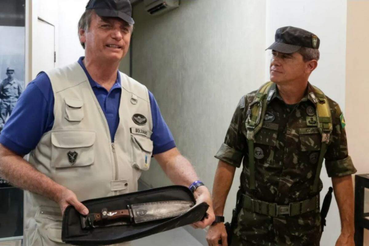 Jair Bolsonaro e o general Mário Fernandes, réu no STF