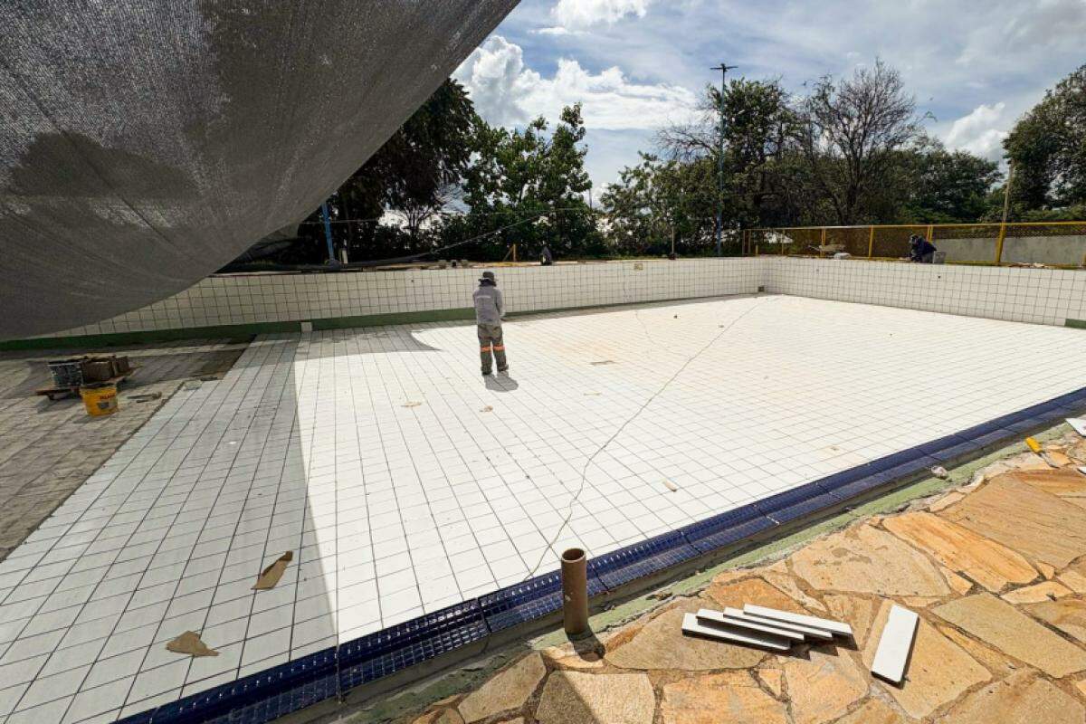 Reforma da piscina Centro Esportivo 'José Ribeiro de Paula', na Vila Santa Terezinha