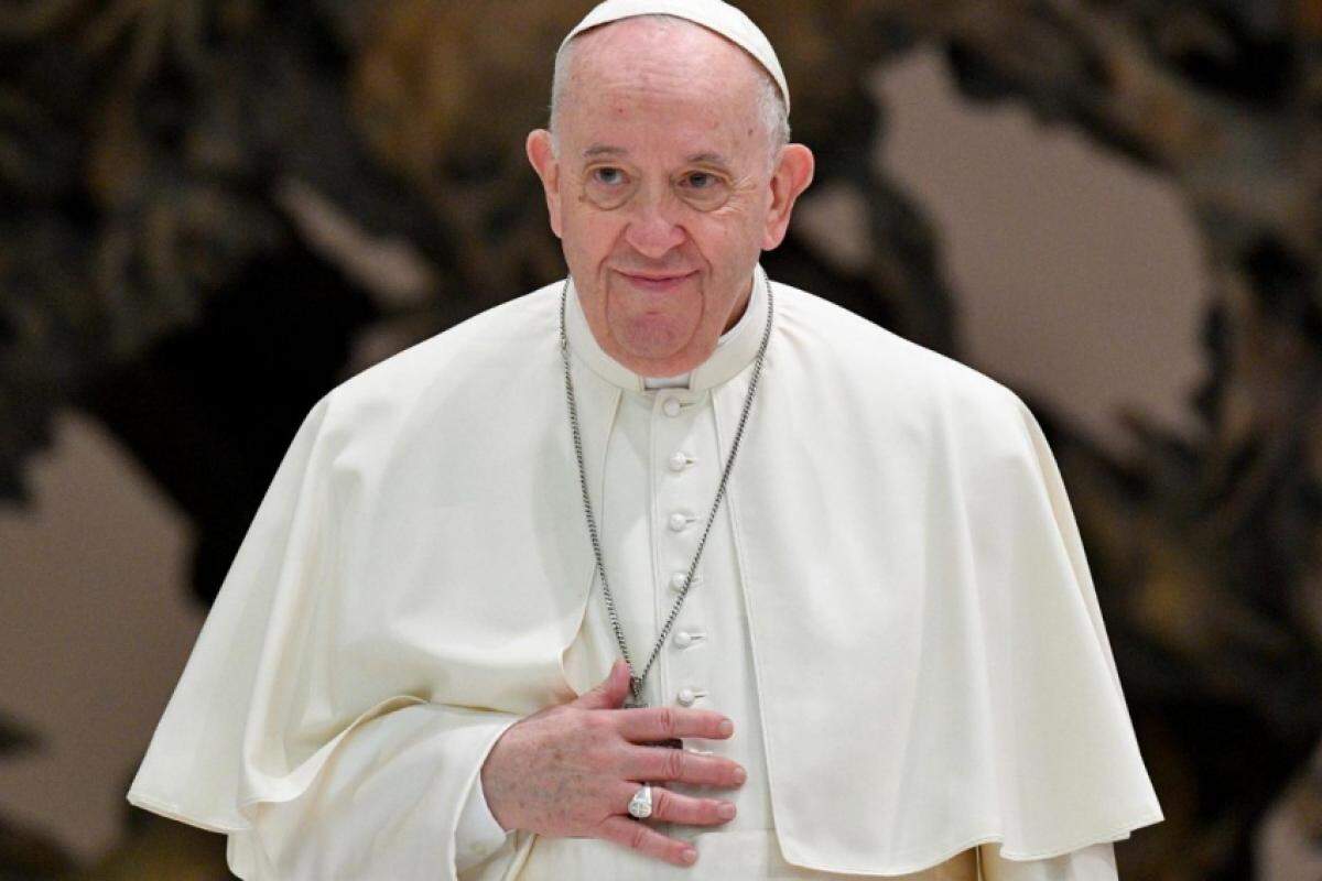 O funeral de Francisco foi celebrado neste sábado (26), reunindo mais de 200 mil pessoas na Praça de São Pedro, no Vaticano.