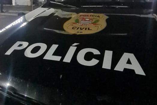Dupla armada em motocicleta rendeu a vítima e fugiu com R$ 1.600, celular e documentos, em Penápolis