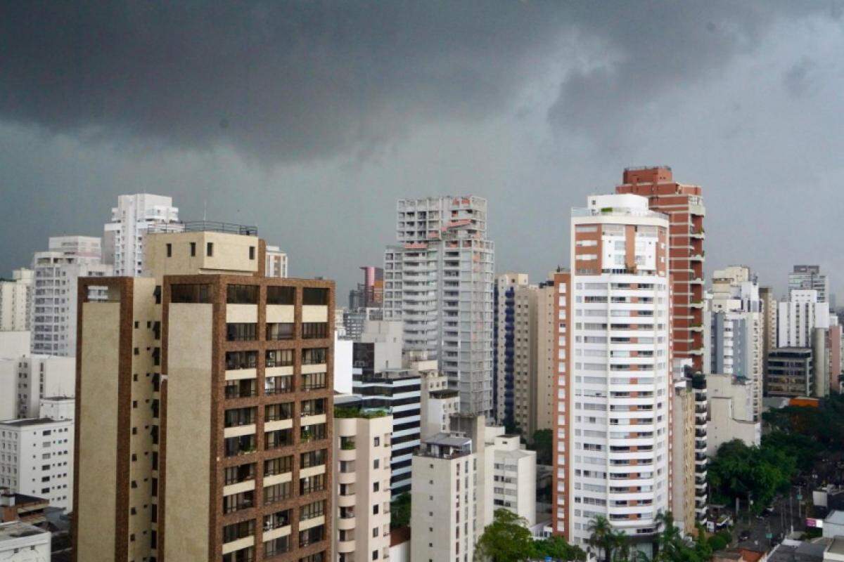 Na Região Metropolitana da Capital e no Litoral Norte, a chuva virá na forma de temporais generalizados, a partir do período da tarde de segunda