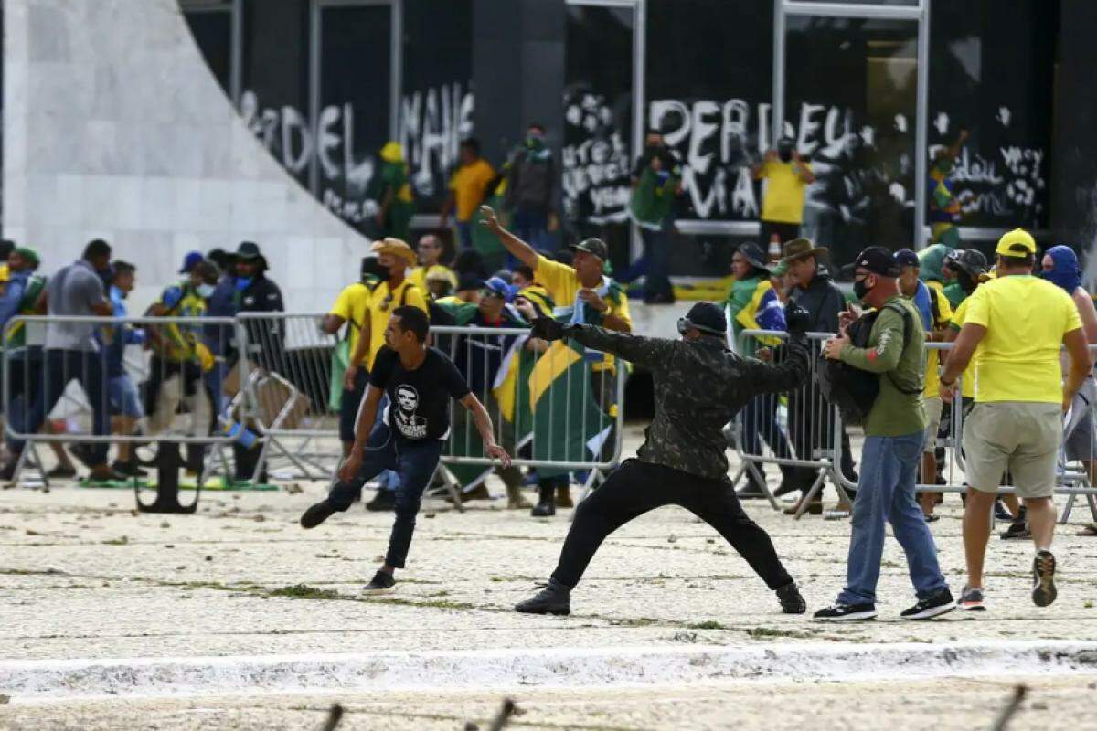 Pelo menos 1.039 pessoas foram condenadas pelos atos golpistas de 8 de janeiro