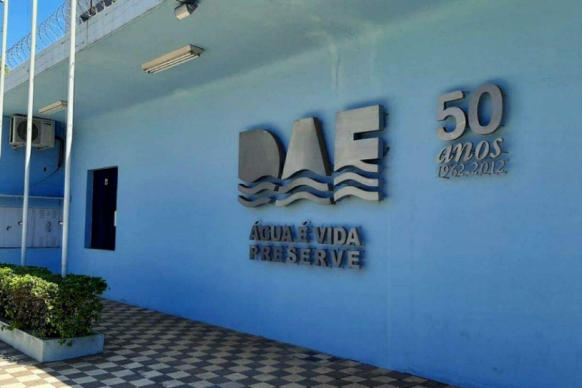 DAE orienta os moradores e comerciantes a utilizarem a reserva domiciliar obrigatória de água de forma consciente, priorizando o consumo essencial