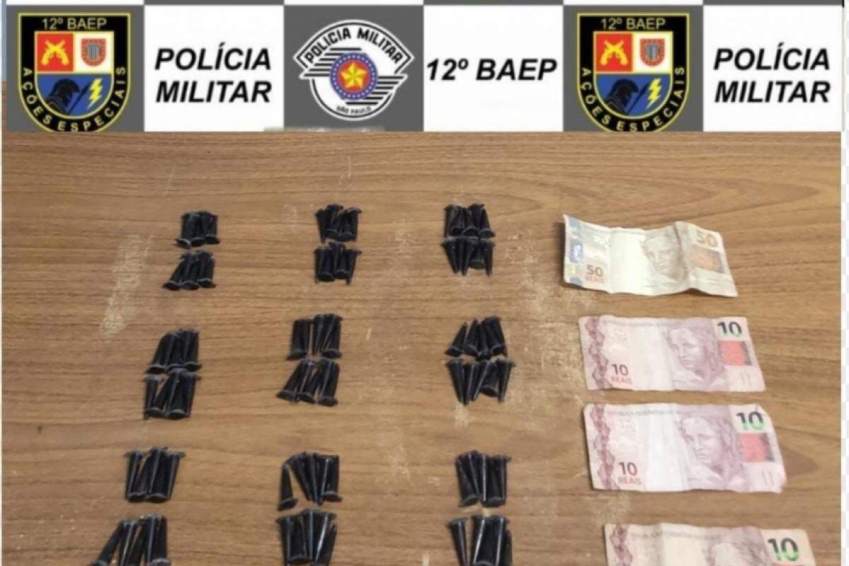 Durante patrulhamento, equipe de Ações Especiais localiza porções de cocaína e apreende suspeito 