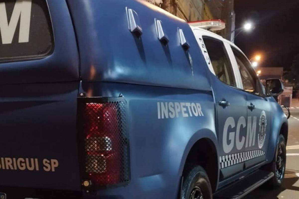 Motociclista tentou escapar da Guarda Municipal após manobra irregular e foi alcançado na Rua Guarani
