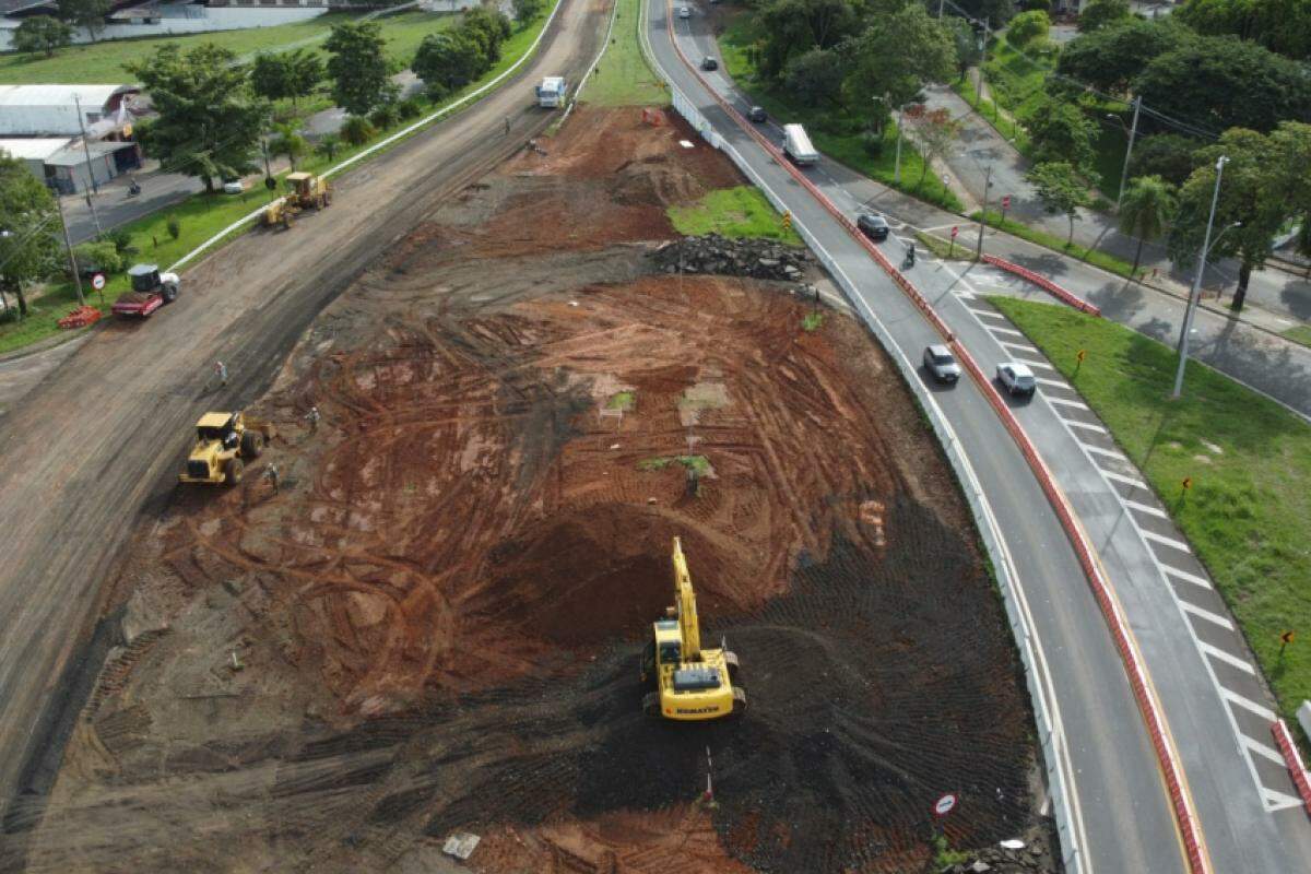 Vista das obras para construção de dispositivo na SP-304, pela Eixo