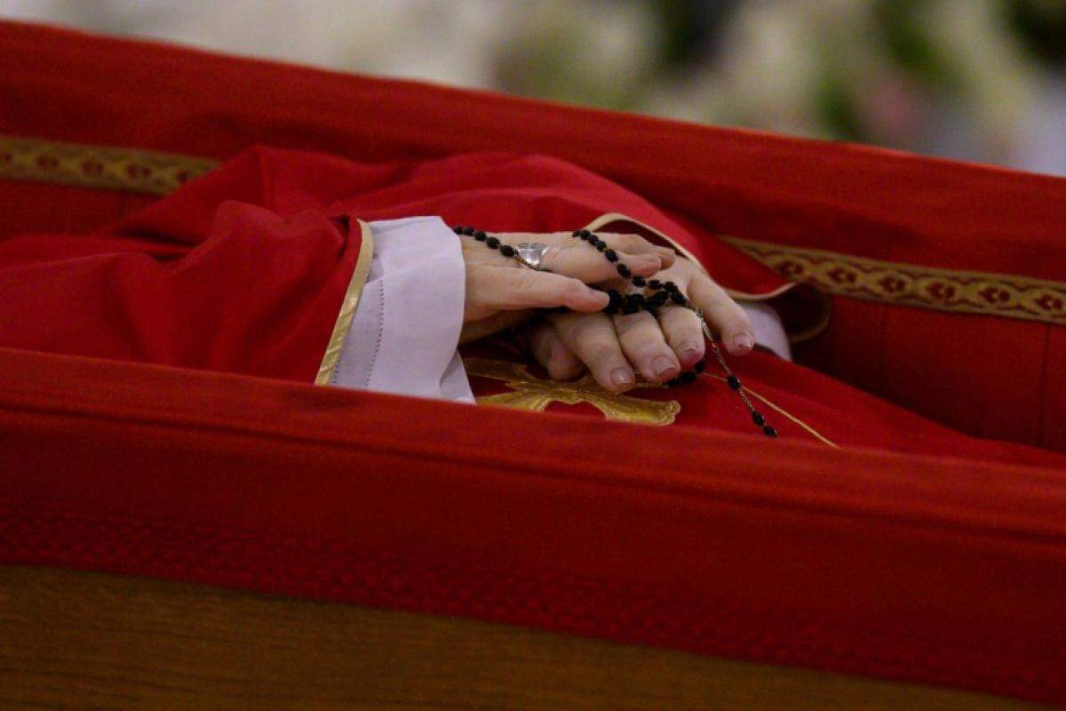 Nesta quarta-feira (23), o corpo será trasladado à Basílica de São Pedro.