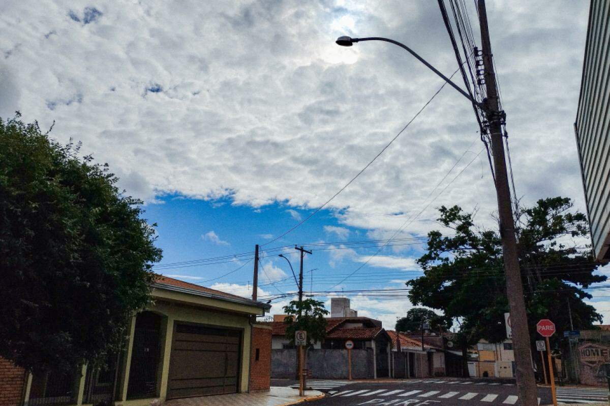 Vista do céu bauruense na manhã deste domingo (20) do Alto Higienópolis